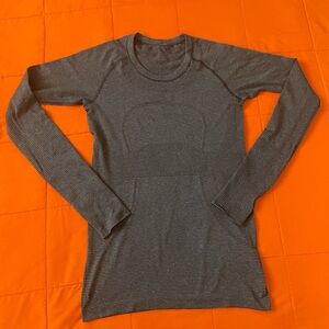 Lululemon Swiftly Shirt Womens 6 Long Sleeve Yoga Run Compression
